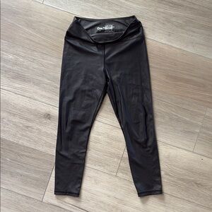 Zyia Shiny Black Leggings